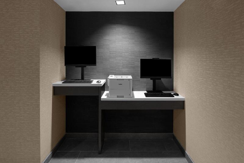 فندق Courtyard By Marriott Clearwater Beach