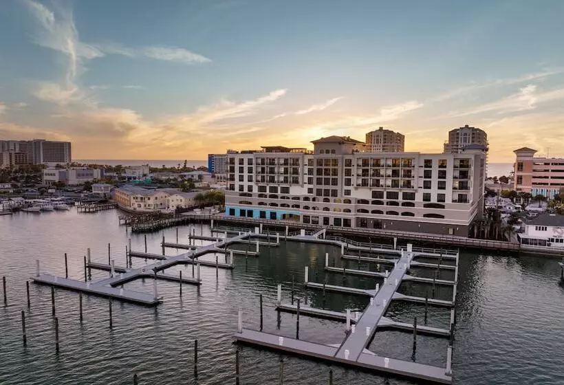 Hotelli Courtyard By Marriott Clearwater Beach