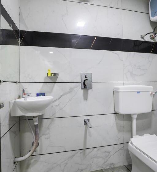 בית מלון כפרי Season