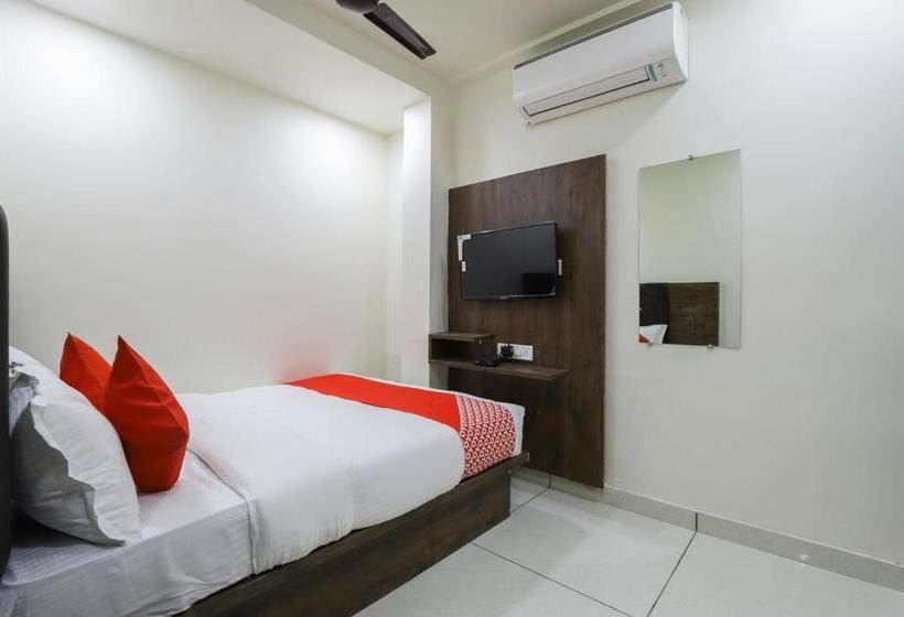 בית מלון כפרי Season