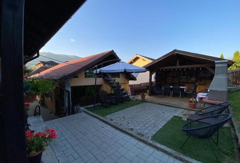 تختخواب و صبحانه Casa Greta