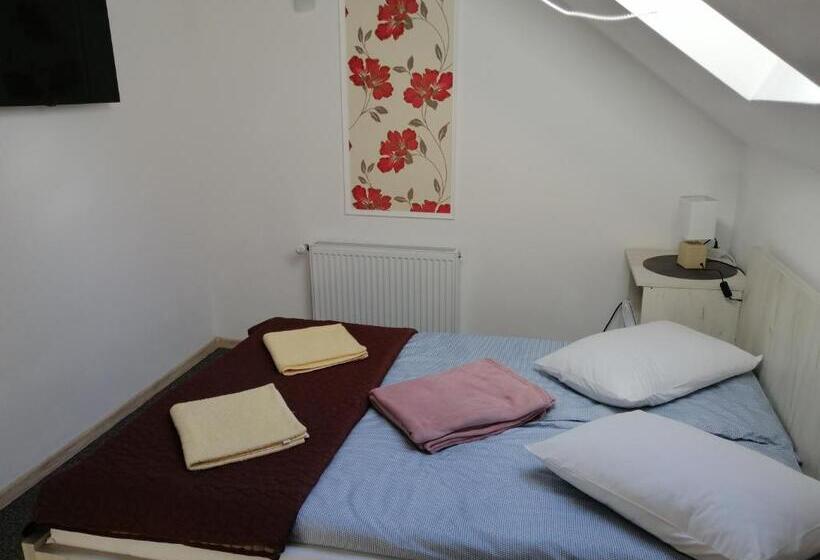 تختخواب و صبحانه Casa Greta