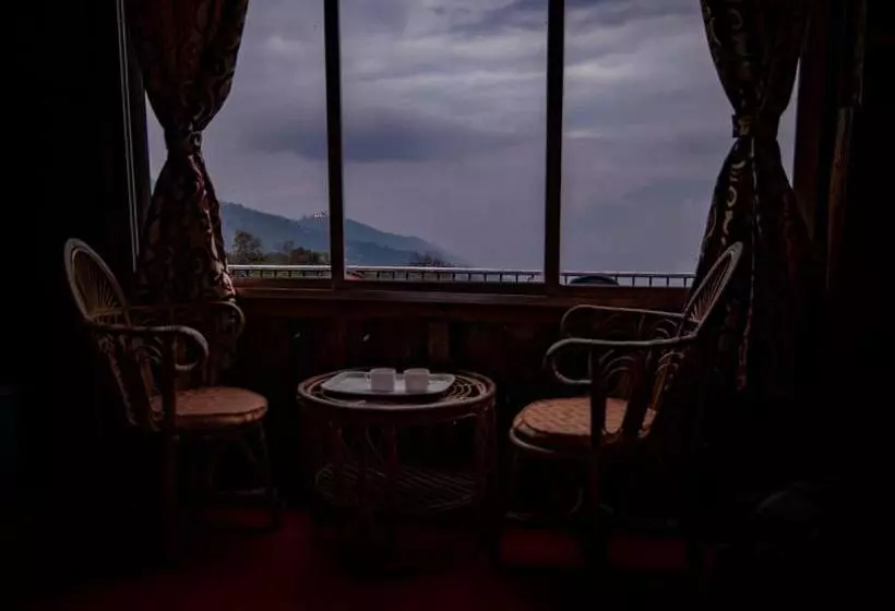 Hotel Clouds End
