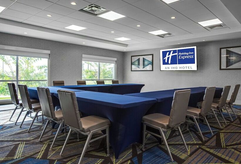 فندق Holiday Inn Express & Suites Sanford   Lake Mary, An Ihg