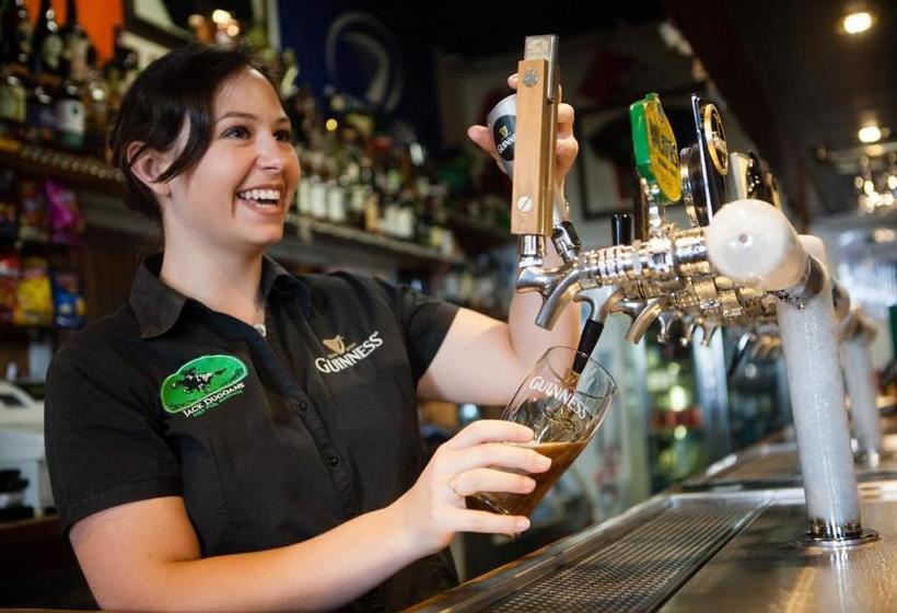 Отель Jack Duggans Irish Pub