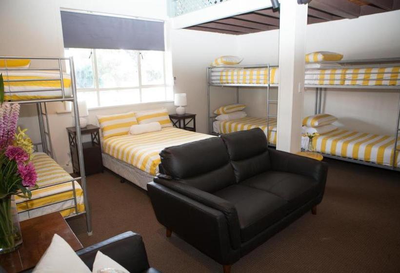 Отель Jack Duggans Irish Pub