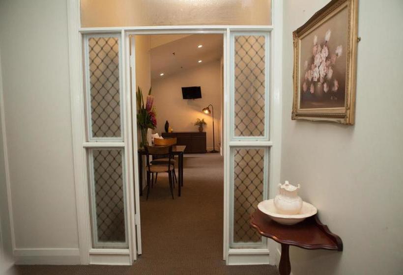 Отель Jack Duggans Irish Pub