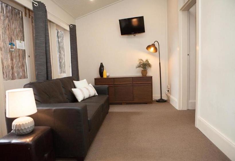 Отель Jack Duggans Irish Pub