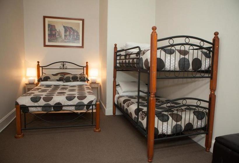 Отель Jack Duggans Irish Pub