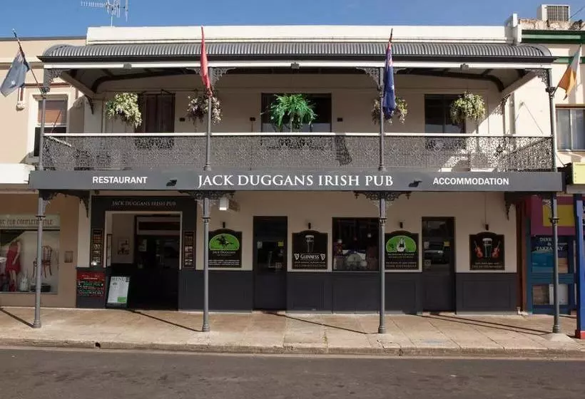 호텔 Jack Duggans Irish Pub