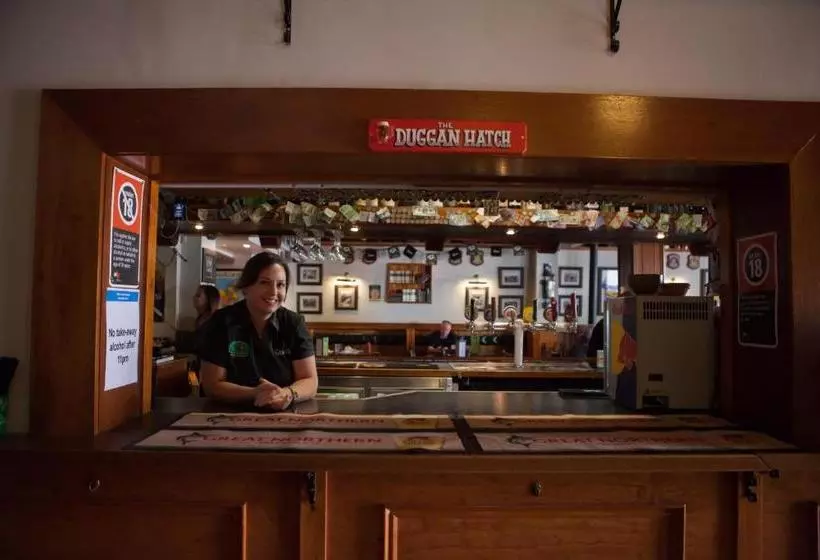 호텔 Jack Duggans Irish Pub