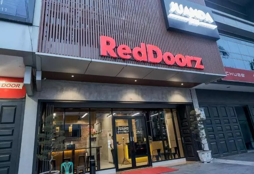 ホテル Reddoorz Plus @ Jalan Juanda Medan