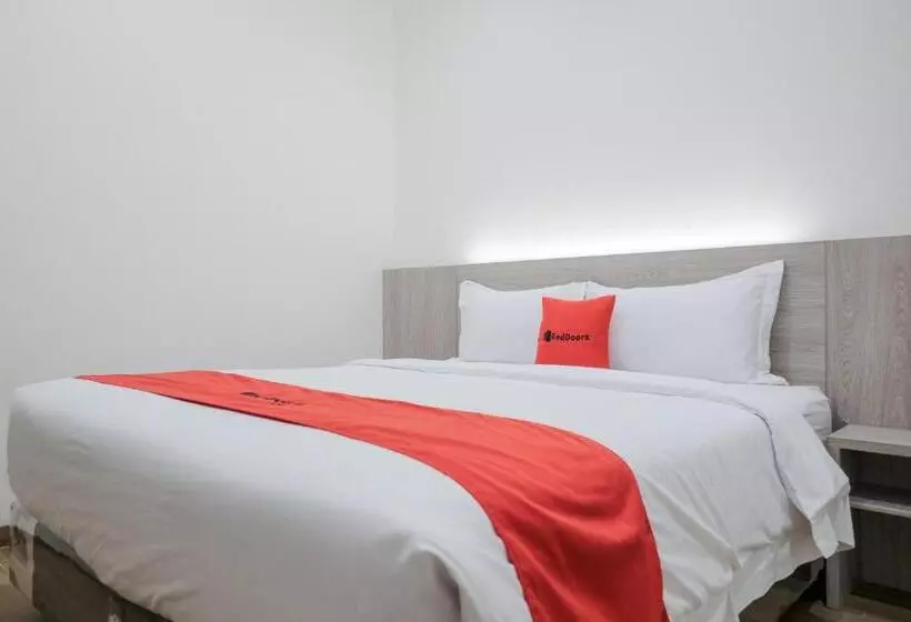 ホテル Reddoorz Plus @ Jalan Juanda Medan