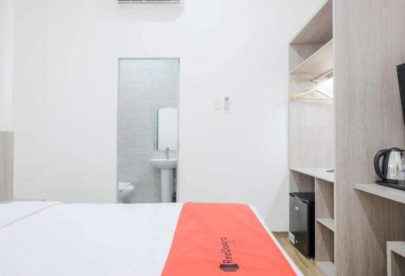 בית מלון כפרי Reddoorz Plus @ Jalan Juanda Medan