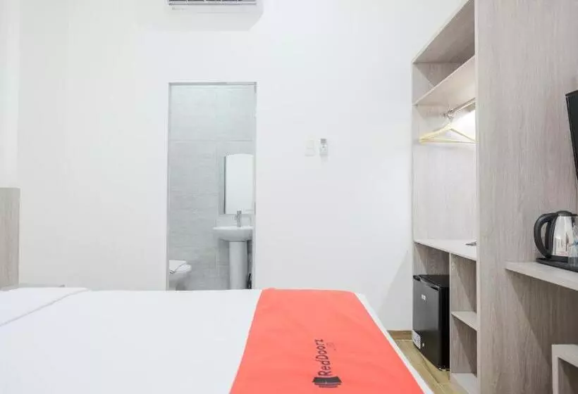 ホテル Reddoorz Plus @ Jalan Juanda Medan