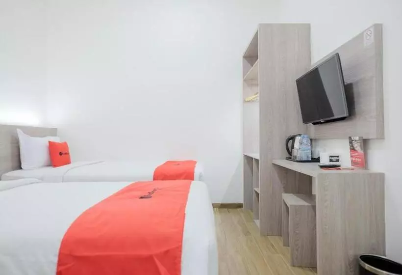 ホテル Reddoorz Plus @ Jalan Juanda Medan