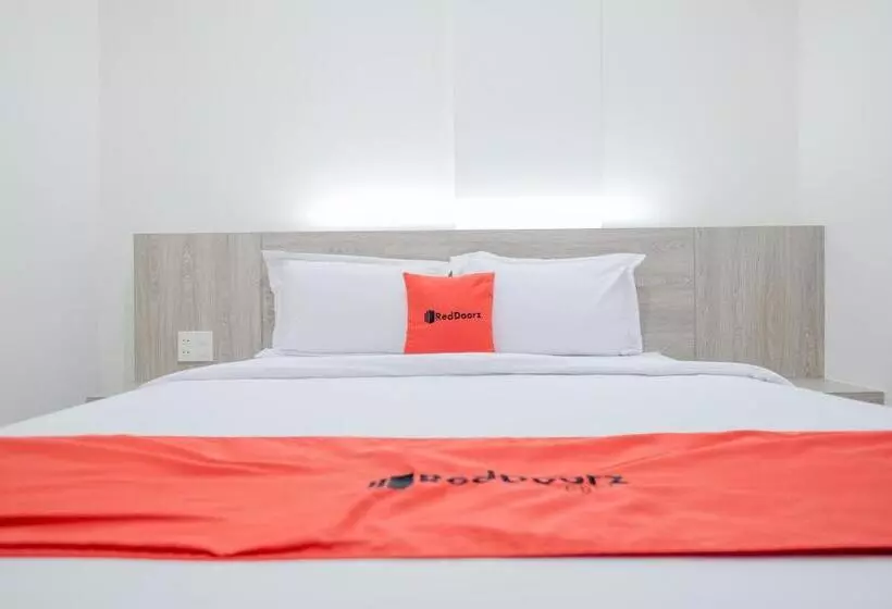 ホテル Reddoorz Plus @ Jalan Juanda Medan