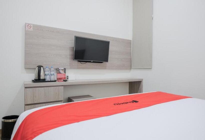 בית מלון כפרי Reddoorz Plus @ Jalan Juanda Medan