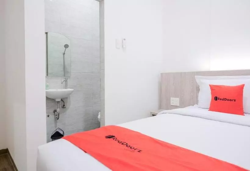 ホテル Reddoorz Plus @ Jalan Juanda Medan
