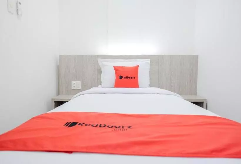 ホテル Reddoorz Plus @ Jalan Juanda Medan