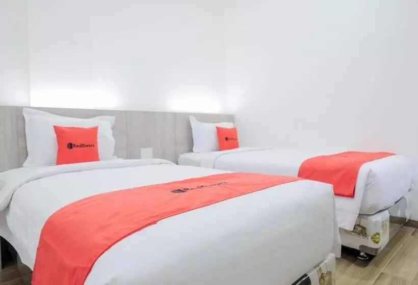 ホテル Reddoorz Plus @ Jalan Juanda Medan