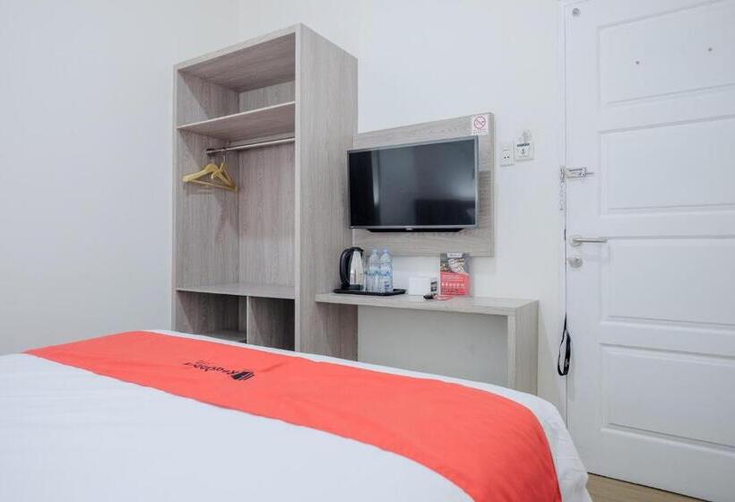 בית מלון כפרי Reddoorz Plus @ Jalan Juanda Medan