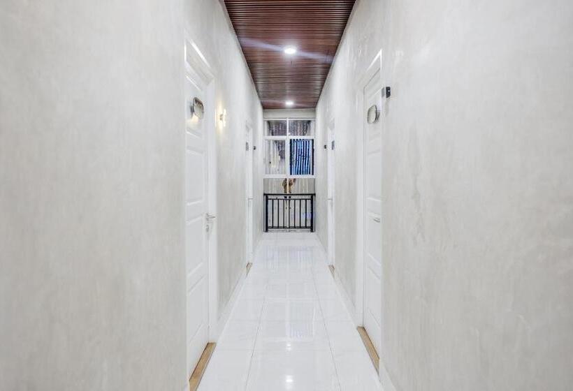 בית מלון כפרי Reddoorz Plus @ Jalan Juanda Medan