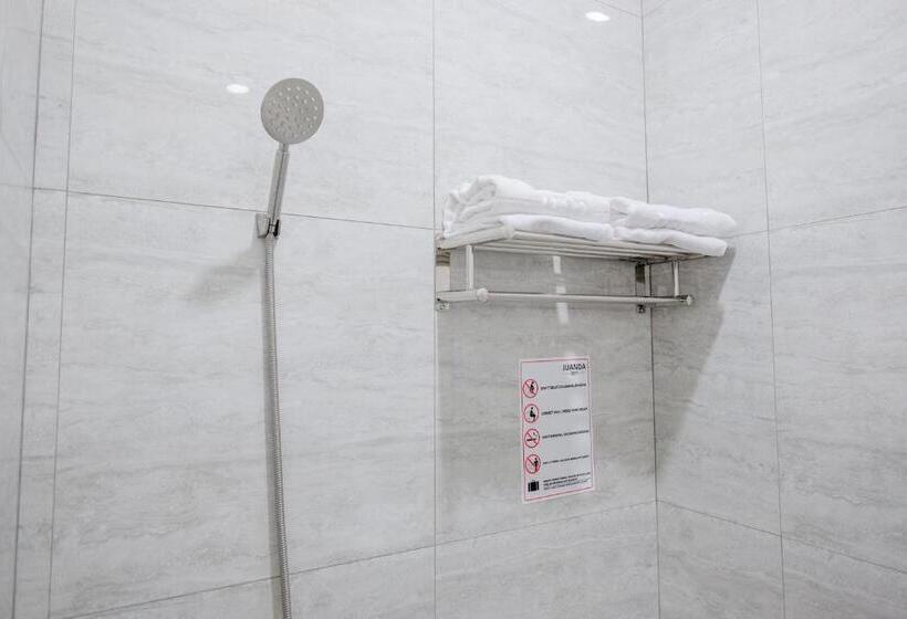 בית מלון כפרי Reddoorz Plus @ Jalan Juanda Medan