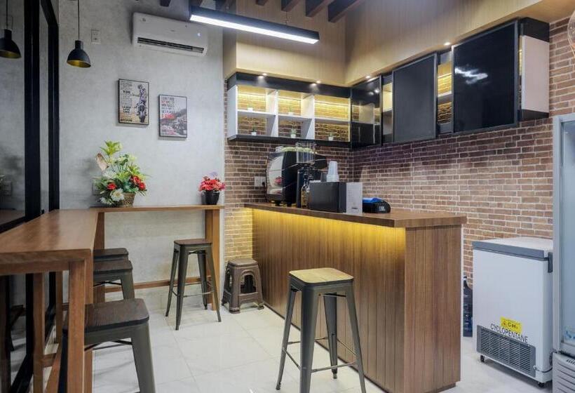 בית מלון כפרי Reddoorz Plus @ Jalan Juanda Medan