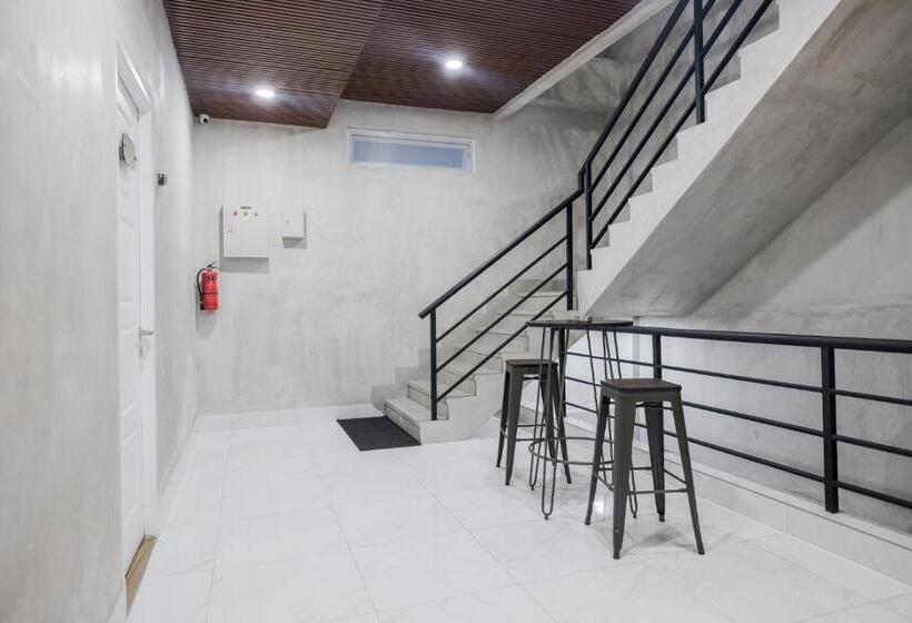 בית מלון כפרי Reddoorz Plus @ Jalan Juanda Medan