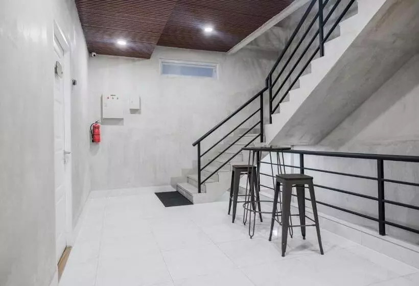 ホテル Reddoorz Plus @ Jalan Juanda Medan