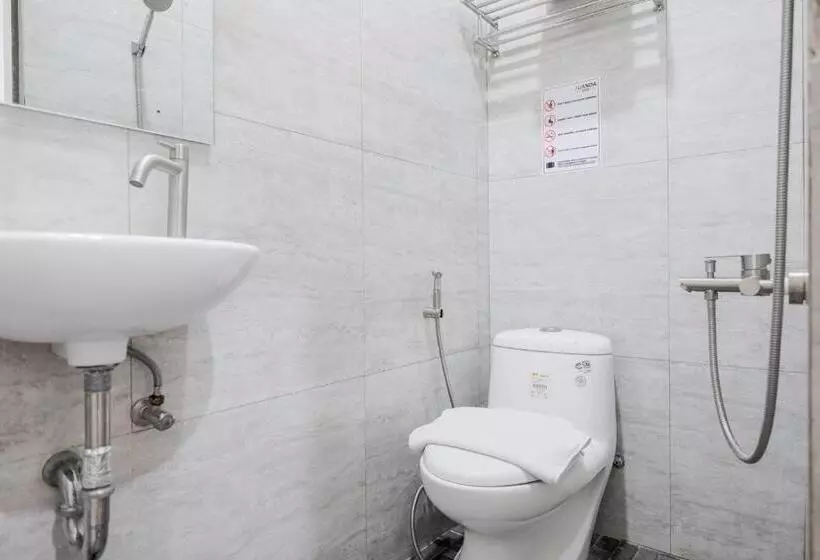 ホテル Reddoorz Plus @ Jalan Juanda Medan