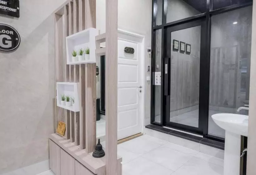 ホテル Reddoorz Plus @ Jalan Juanda Medan