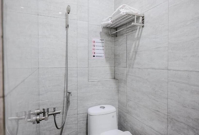 בית מלון כפרי Reddoorz Plus @ Jalan Juanda Medan