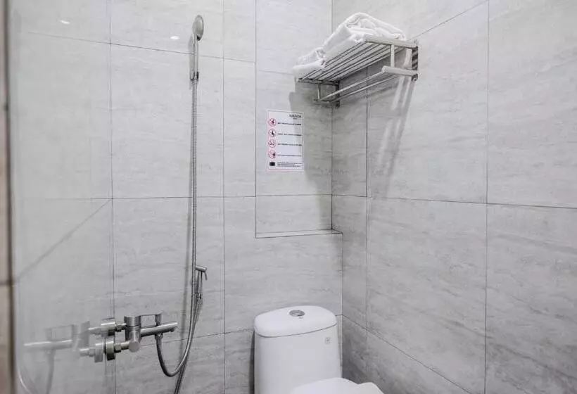 ホテル Reddoorz Plus @ Jalan Juanda Medan