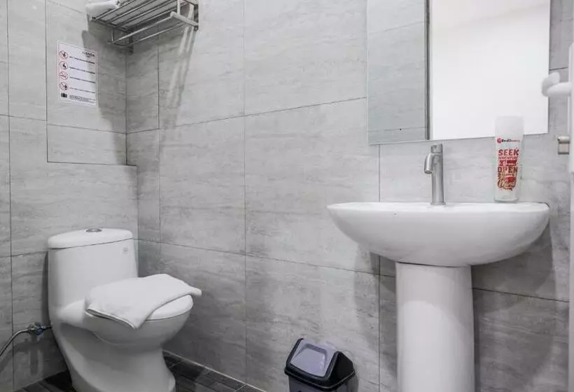 ホテル Reddoorz Plus @ Jalan Juanda Medan