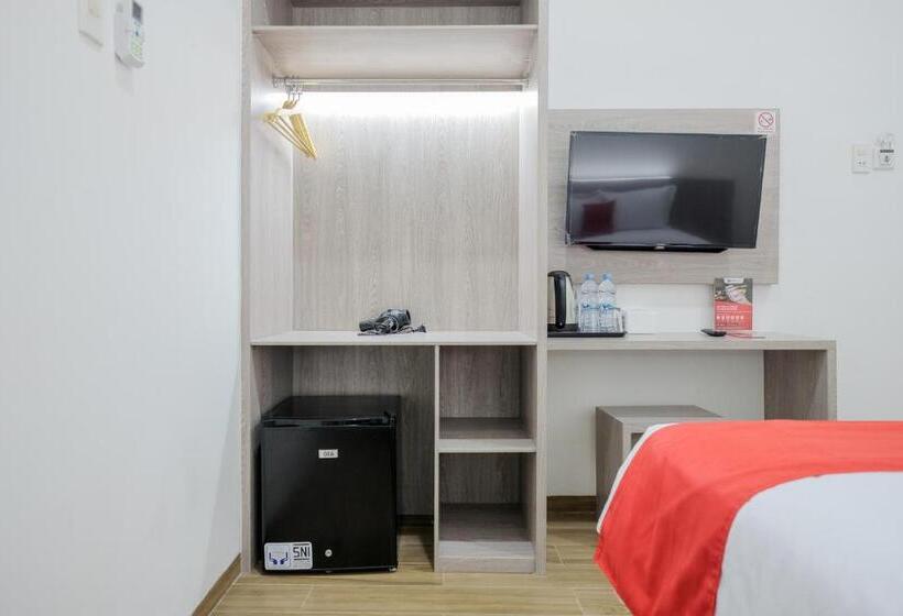 בית מלון כפרי Reddoorz Plus @ Jalan Juanda Medan