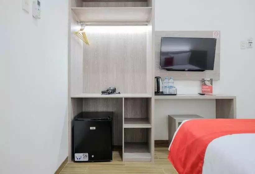 ホテル Reddoorz Plus @ Jalan Juanda Medan