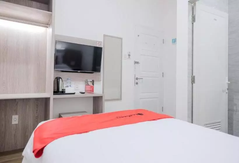 ホテル Reddoorz Plus @ Jalan Juanda Medan