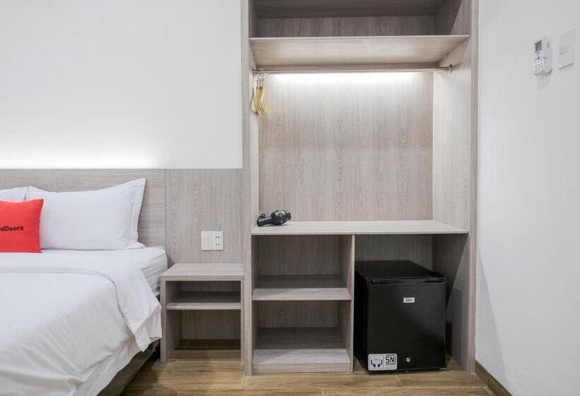 בית מלון כפרי Reddoorz Plus @ Jalan Juanda Medan