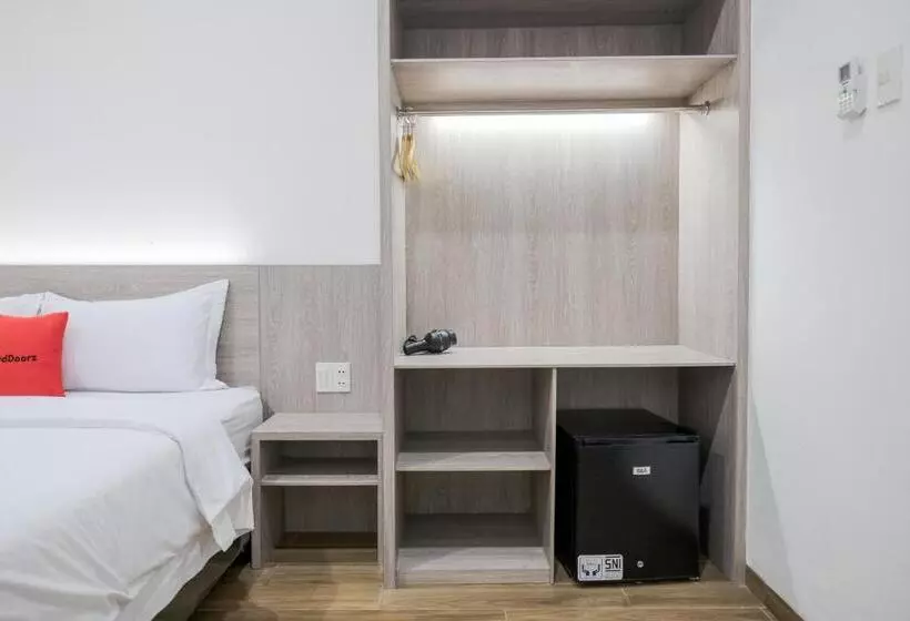 ホテル Reddoorz Plus @ Jalan Juanda Medan