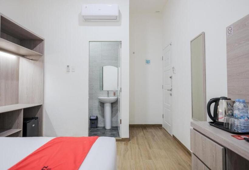 בית מלון כפרי Reddoorz Plus @ Jalan Juanda Medan