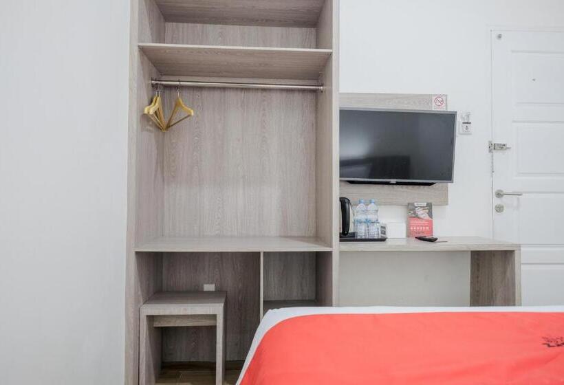 בית מלון כפרי Reddoorz Plus @ Jalan Juanda Medan