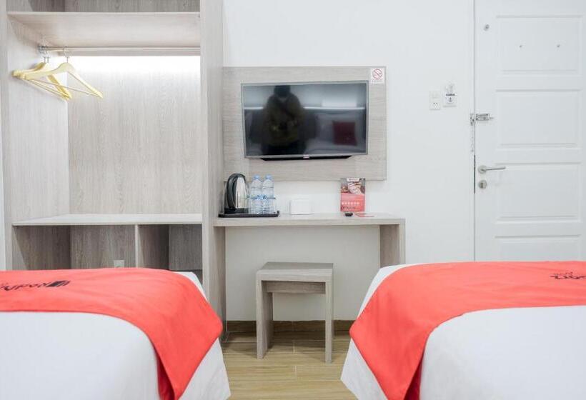 בית מלון כפרי Reddoorz Plus @ Jalan Juanda Medan