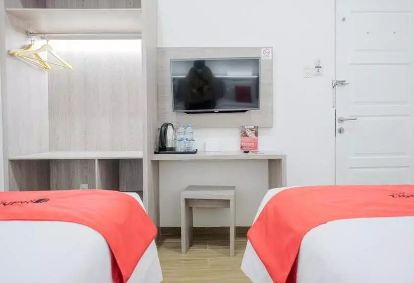ホテル Reddoorz Plus @ Jalan Juanda Medan