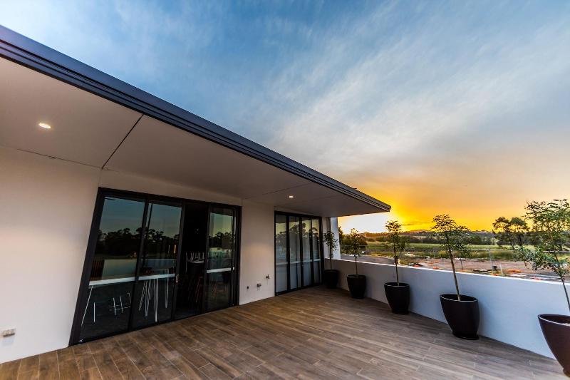 هتل The Remington Orange