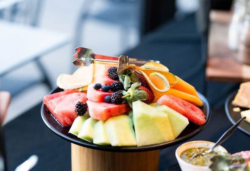 هتل The Remington Orange