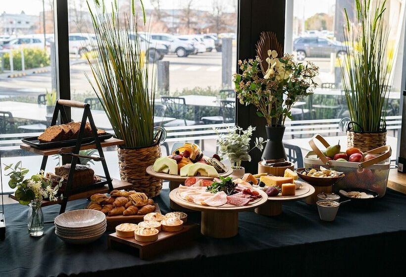 هتل The Remington Orange