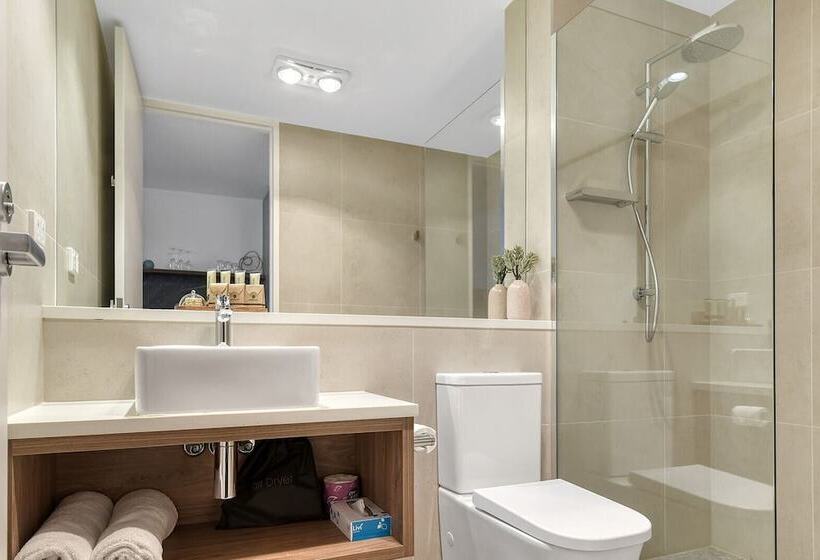 هتل The Remington Orange