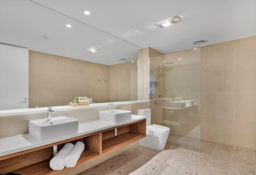 هتل The Remington Orange